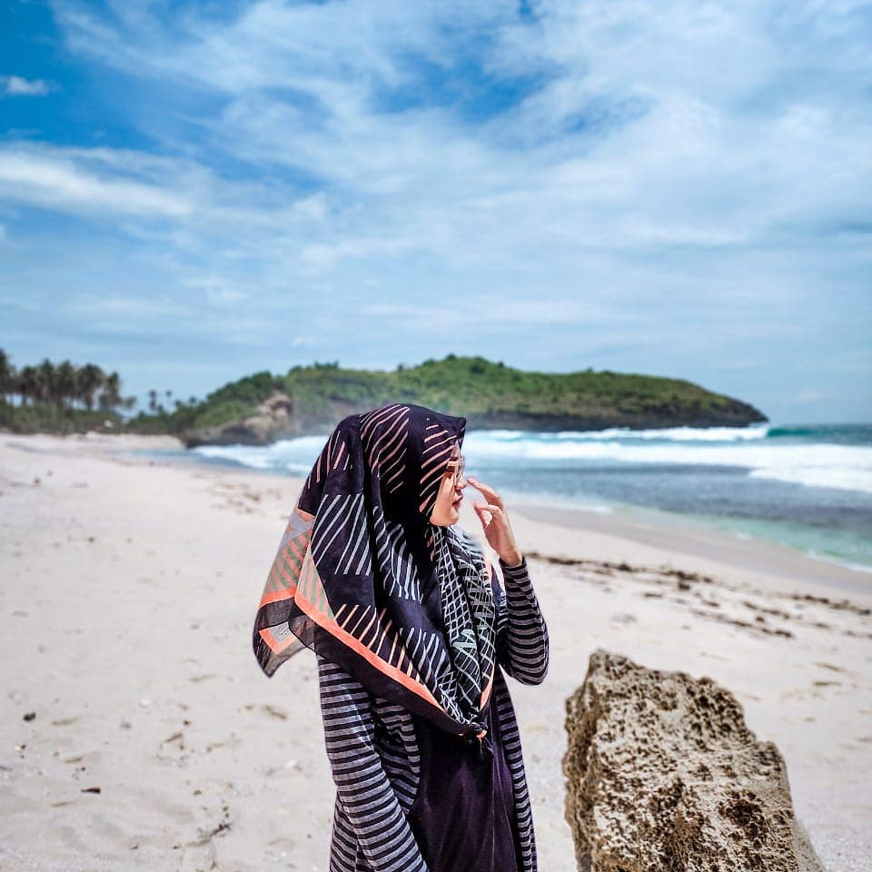 Foto Tempat Wisata Pantai Srau Foto Tempat Wisata Pantai Srau